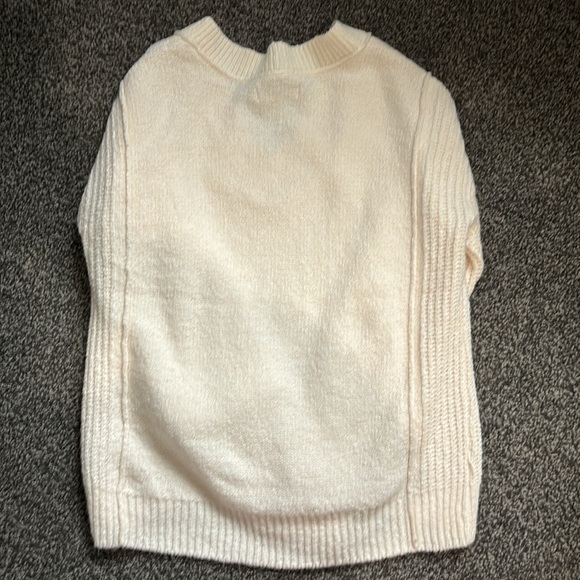 Sweater, size small, comfortable - Picture 2 of 2